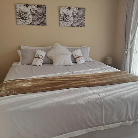 Elim Self Catering Apartment Fisherhaven Екстериор снимка