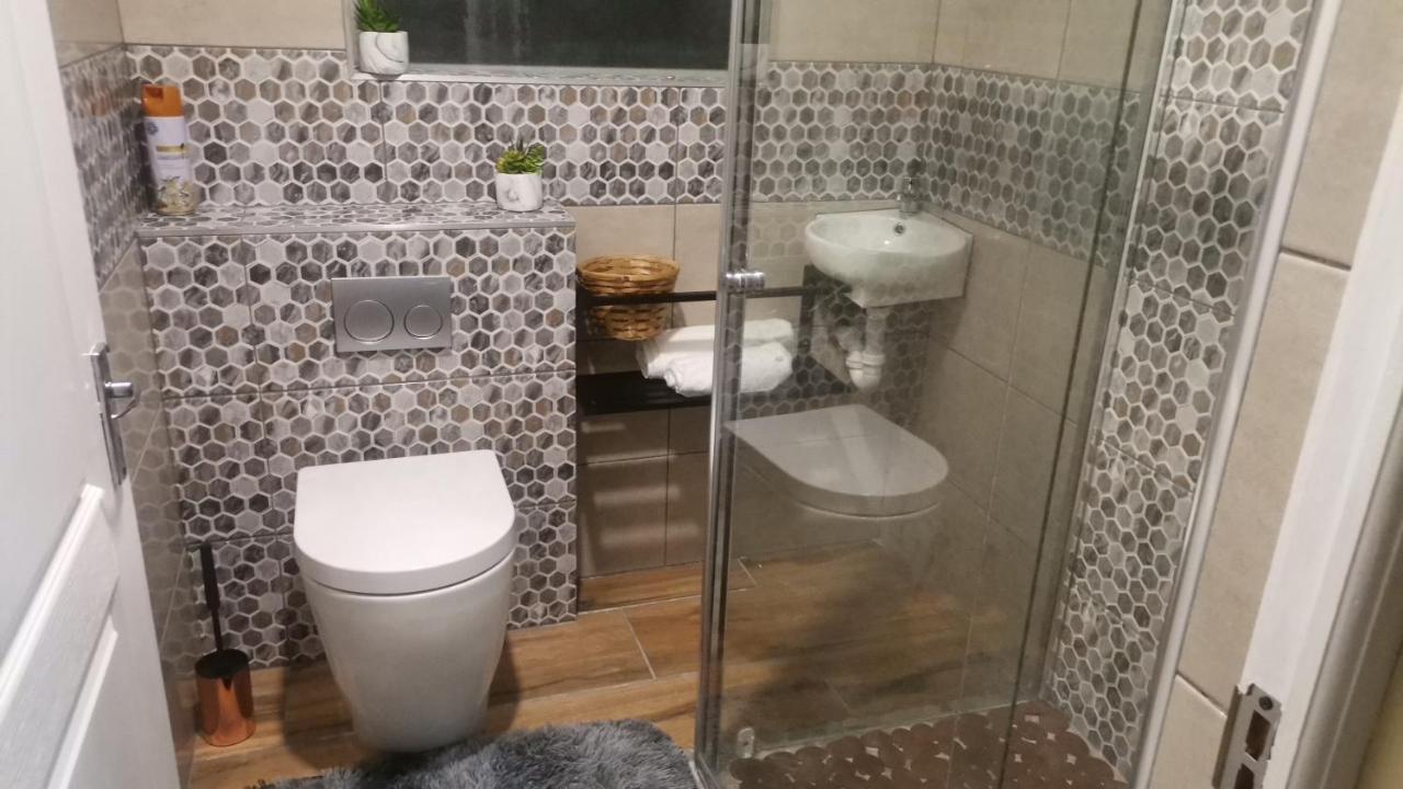 Elim Self Catering Apartment Fisherhaven Екстериор снимка