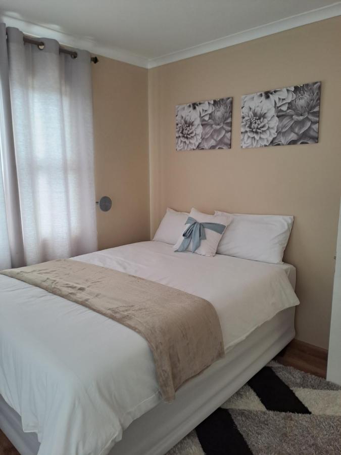 Elim Self Catering Apartment Fisherhaven Екстериор снимка