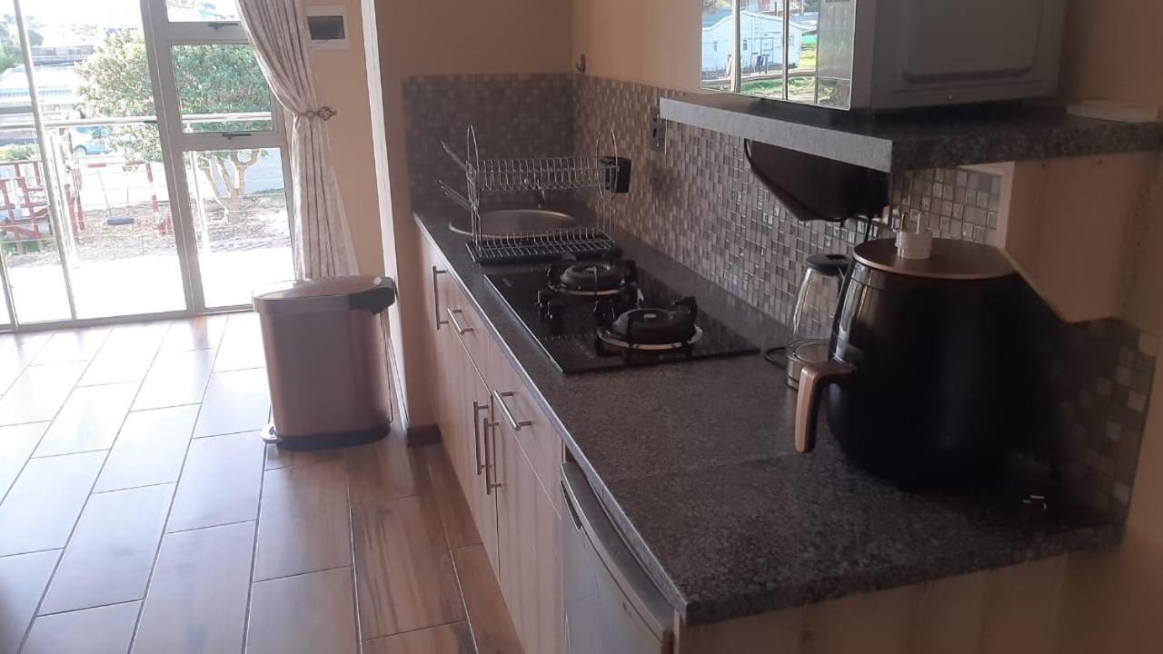 Elim Self Catering Apartment Fisherhaven Екстериор снимка